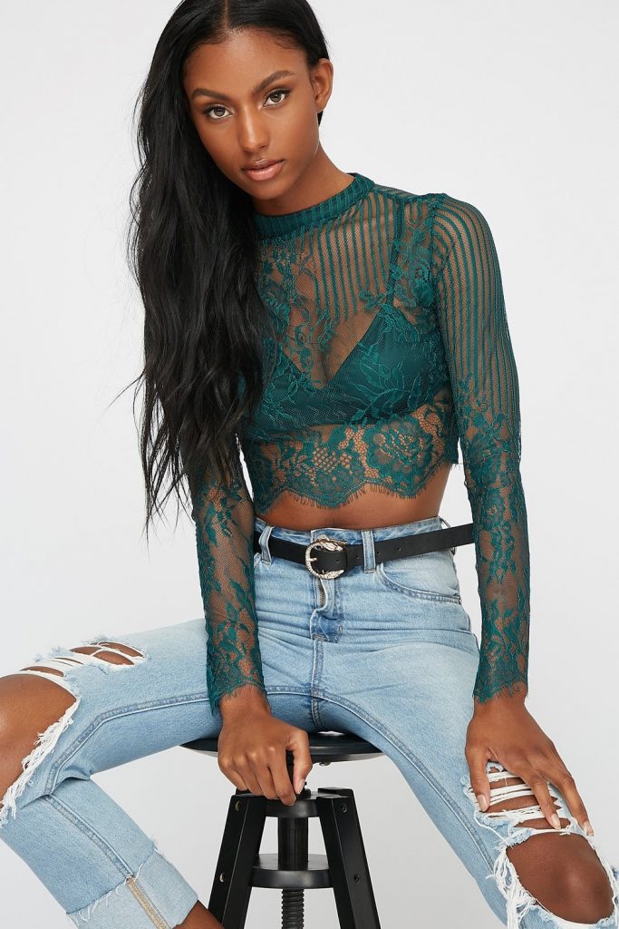 lace cropped top